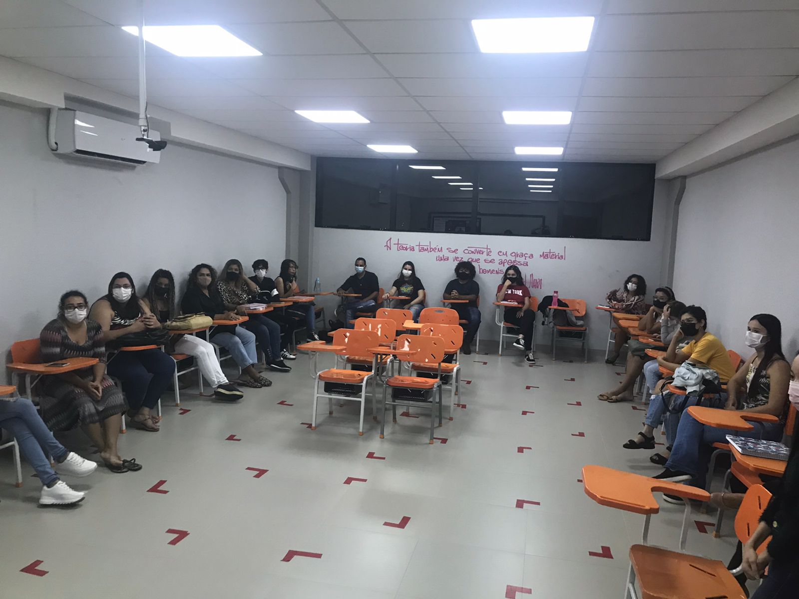 Calouros e veteranos participam de aula inaugural na FAMAP Confira